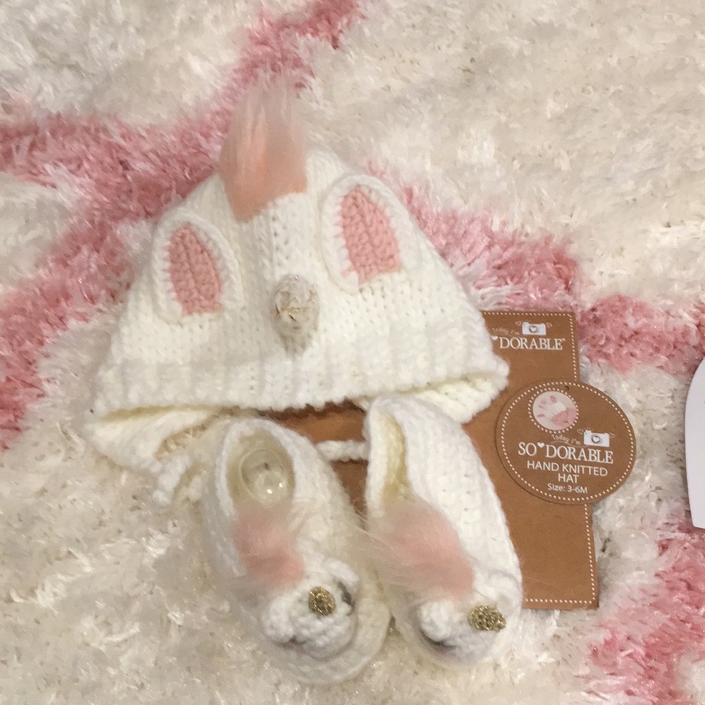Unicorn hand knitted hat and bootie set